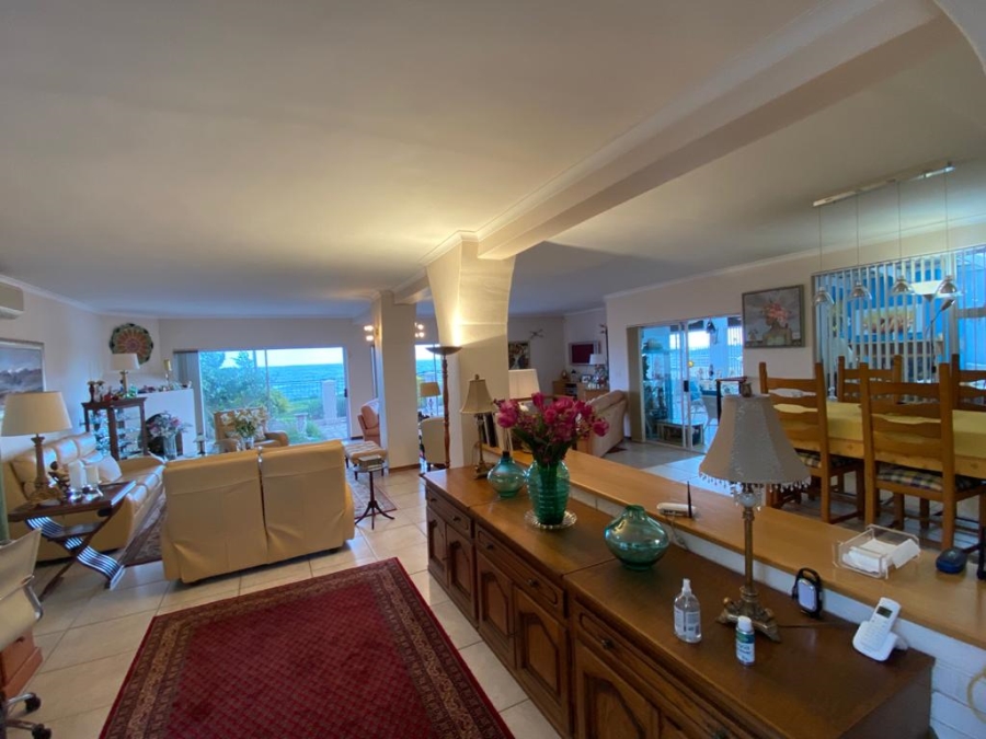 5 Bedroom Property for Sale in Sandbaai Western Cape